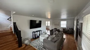 Newley renovated Spacious 4BR, Near town, parking - Image 3