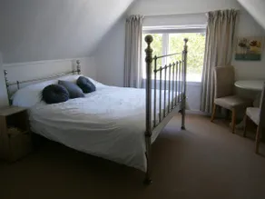 3 bed cottage, garden, parking, no cleaning fee - Image 5
