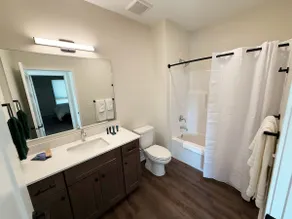 #201- 2 bedroom get-a-way in Omaha - Image 4