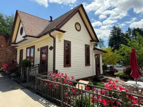 E&A Cottage - Image 2