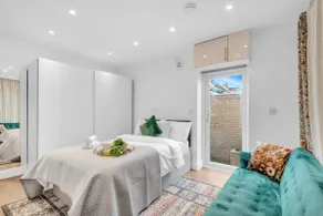 Leaf & Lounge - Free Parking , En-Suite, Near Wembley - Image 2