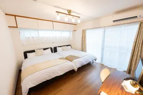 Close to the station and there is a direct bus to Disney. Spacious and comfortable stay perfect for families and groups - Image 4
