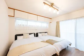 Close to the station and there is a direct bus to Disney. Spacious and comfortable stay perfect for families and groups - Image 3