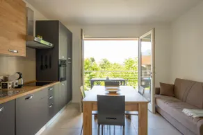 Apartment with a terrace overlooking the mountains - Image 1