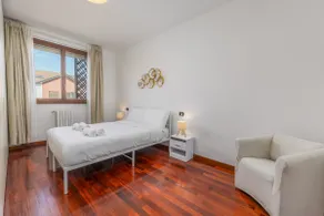 Villa | Free Parking | Garden | Quiet - Image 2