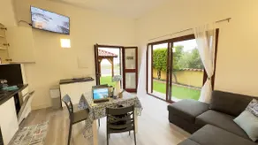 Blu Caletta - waterfront apartment with garden - Image 3