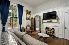 The Paris Suite @ Athena Studios - Image 2