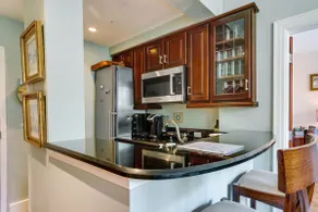 Palm Beach Regency 1 Bedroom Full Kitchen Pool - Image 5