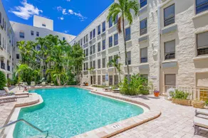 Palm Beach Regency 1 Bedroom Full Kitchen Pool - Image 2
