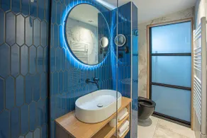 Luxury apartment with a view - Image 5