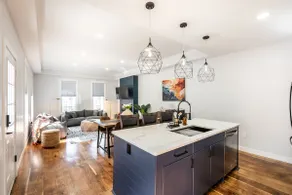 Chic & Spacious| OTR, UC, Sports, DT| 5+ BDs - Image 2