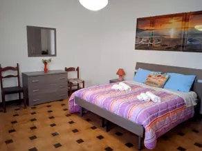 Entire vacation home with garden and parking - Image 3