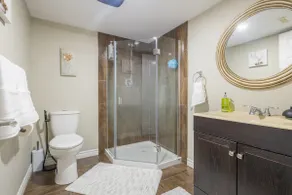 Luxury Kitchen*King Bed*Laundry*Private Entrance - Image 5