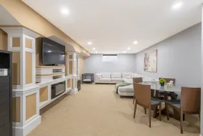 Luxury Kitchen*King Bed*Laundry*Private Entrance - Image 4