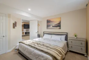 Luxury Kitchen*King Bed*Laundry*Private Entrance - Image 2