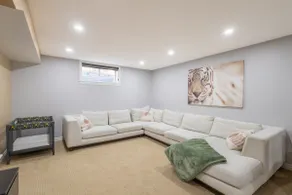 Luxury Kitchen*King Bed*Laundry*Private Entrance - Image 3
