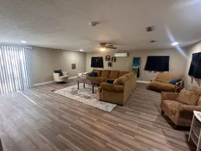 Great for groups! Bellevue Retreat w/Fenced Yard - Image 2
