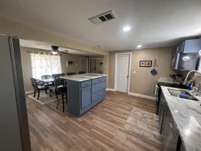 Great for groups! Bellevue Retreat w/Fenced Yard - Image 5