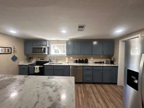 Great for groups! Bellevue Retreat w/Fenced Yard - Image 4