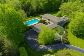 4 Bed, 3 full bath, feat. Huge Deck and Pool! - Image 2