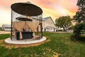 The Eby Farm*5 bedrooms w/ ensuites* Hot tub - Image 3