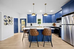Boho Luxury| EV charger| Fenced Yard | King Beds - Image 4