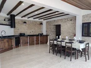 Entire Homestay in the Mountains | Walking Distance to the Castle | Many Sights Recommended | Fully Equipped Kitchen - Image 4