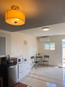 Studio Living,Quiet Neighborhood, Near Airport - Image 3