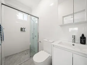 FIVE. The Fletcher Bondi - Image 5