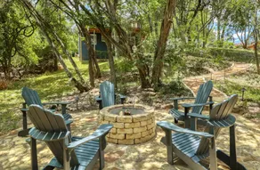 Home: Sleeps 10, creek, firepit & game room - Image 2