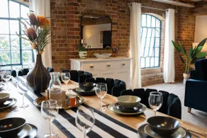 3BR Riverside Warehouse Loft - 1 min walk to ExCel - Image 4