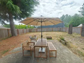Cozy home, Walk to Lake, Food & Shops, EV Charger - Image 4
