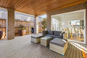 StayAU Contemporary 5BRM Families Home Point Cook - Image 3