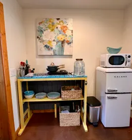 Rustic Studio Getaway - Pet Friendly - Image 5