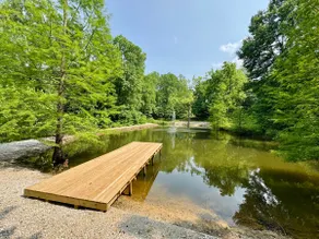 Dockside Cabin Retreat - Image 5