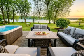 River Front Home Good for Family and Groups - Image 2
