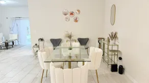 3BR | Spacious | Entire House | Close to all Parks - Image 4