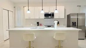3BR | Spacious | Entire House | Close to all Parks - Image 5