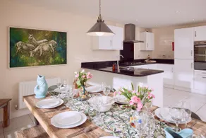 Cherry Tree House - Beautiful Cotswolds 6-Bed Home - Image 2
