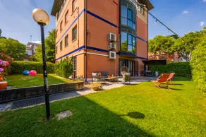 Modena Garden Retreat - Image 2