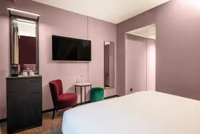 Numa | Medium Room in Pentagon - Image 5