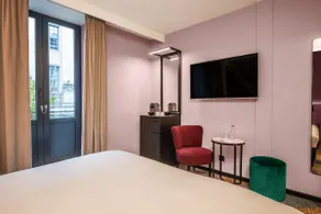 Numa | Medium Room in Pentagon - Image 3