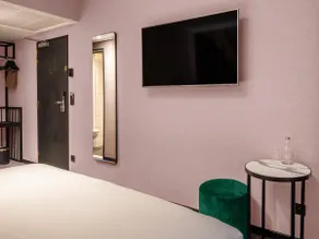 Numa | Medium Room in Pentagon - Image 2