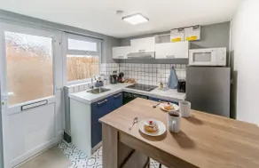 Newly renovated, bright and stylish flat - Image 2