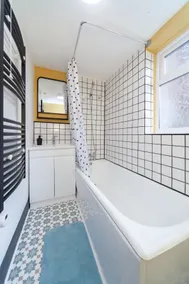 Newly renovated, bright and stylish flat - Image 3