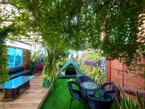 Urban Wooden Cottage Retreat - Image 2