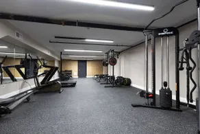DTWN I Near Yale I King Bed I Free Parking I Gym - Image 4