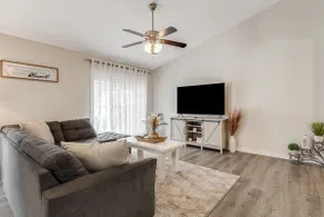 Foosball/Firepit/Fenced Yard/4 Min to Hendo/4 Beds - Image 3