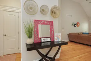 Cozy Colors Hideaway - Image 2