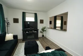 Comfortable 4BR Home Near Downtown Elyria - Image 2